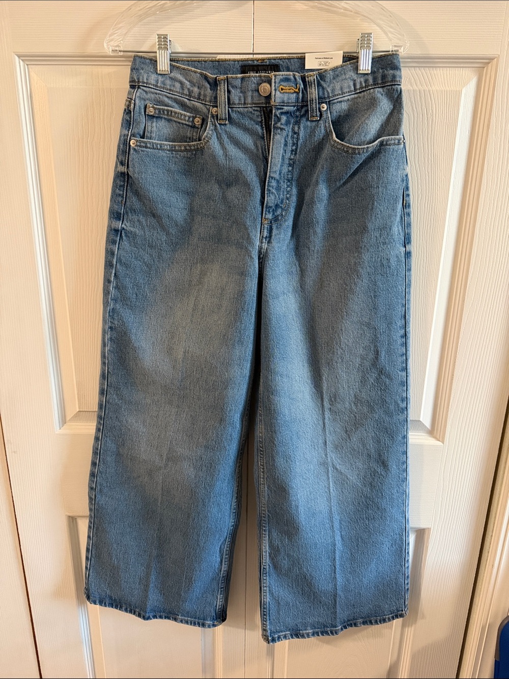 Wide-Leg Jeans in Light Blue Denim